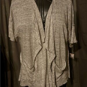 Elegant Heather Gray Women's Short Sleeve cascading Cardigan with pockets